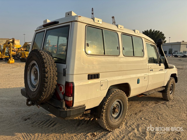 2018 Toyota Land Cruiser 78R 4x4 SUV - SUV: Foto 2 2018 Toyota Land Cruiser 78R 4x4 SUV - SUV: Foto 2