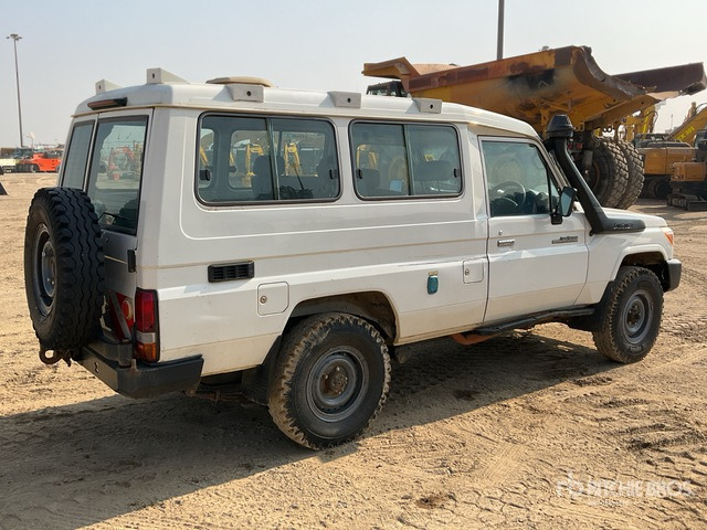 2018 Toyota Land Cruiser 78R 4x4 SUV - SUV: Foto 2 2018 Toyota Land Cruiser 78R 4x4 SUV - SUV: Foto 2