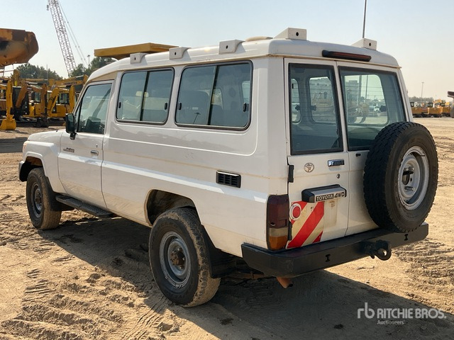 2018 Toyota Land Cruiser 78R 4x4 SUV - SUV: Foto 3 2018 Toyota Land Cruiser 78R 4x4 SUV - SUV: Foto 3