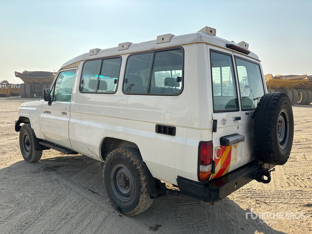 2018 Toyota Land Cruiser 78R 4x4 SUV - SUV: Foto 2 2018 Toyota Land Cruiser 78R 4x4 SUV - SUV: Foto 2