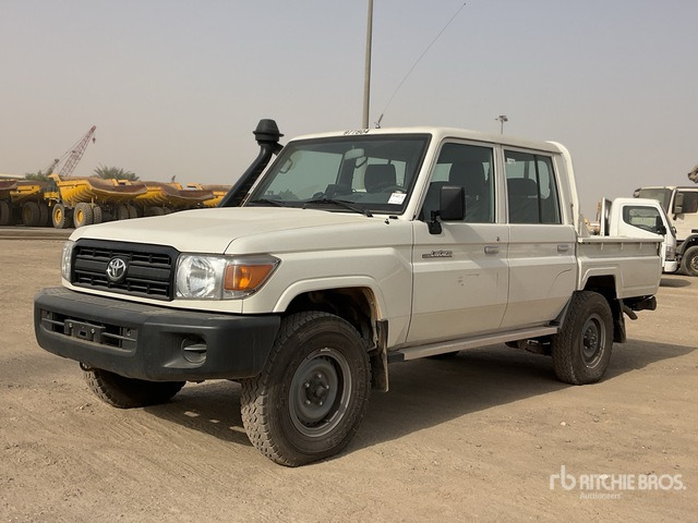 2023 Toyota Land Cruiser 79L 4x4 Crew Cab Pickup - Pick-up: Foto 1 2023 Toyota Land Cruiser 79L 4x4 Crew Cab Pickup - Pick-up: Foto 1
