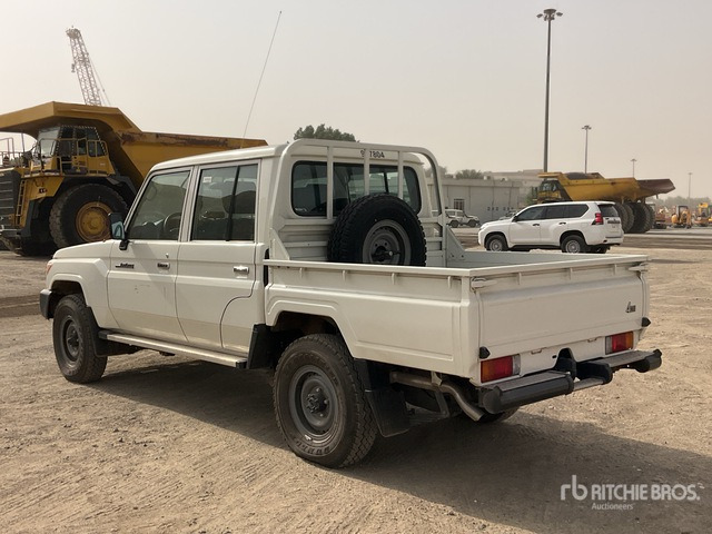 2023 Toyota Land Cruiser 79L 4x4 Crew Cab Pickup - Pick-up: Foto 3 2023 Toyota Land Cruiser 79L 4x4 Crew Cab Pickup - Pick-up: Foto 3