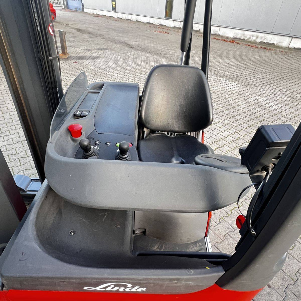 Linde R16 HD (1120) - Stivuitor cu catarg retractabil: Foto 5 Linde R16 HD (1120) - Stivuitor cu catarg retractabil: Foto 5