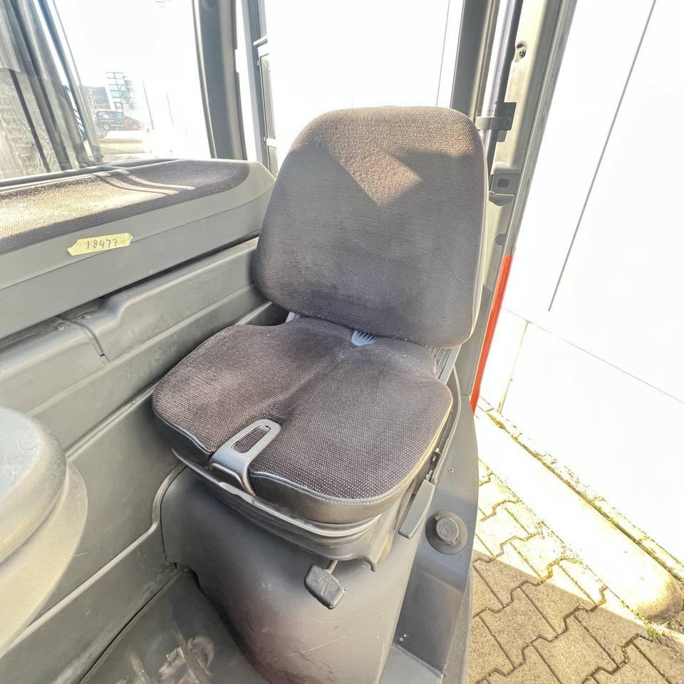 Linde R16G (1120) - Stivuitor cu catarg retractabil: Foto 5 Linde R16G (1120) - Stivuitor cu catarg retractabil: Foto 5