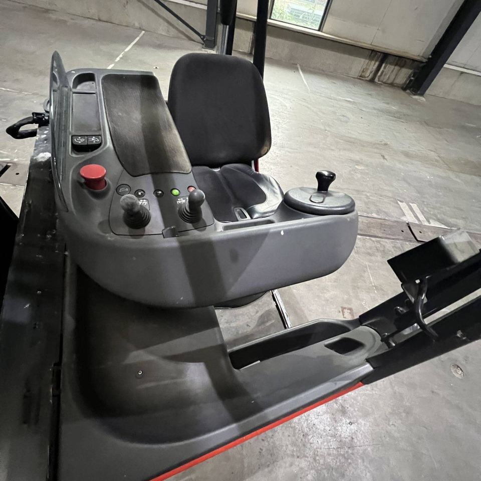 Linde R16HD (1120) - Stivuitor cu catarg retractabil: Foto 5 Linde R16HD (1120) - Stivuitor cu catarg retractabil: Foto 5