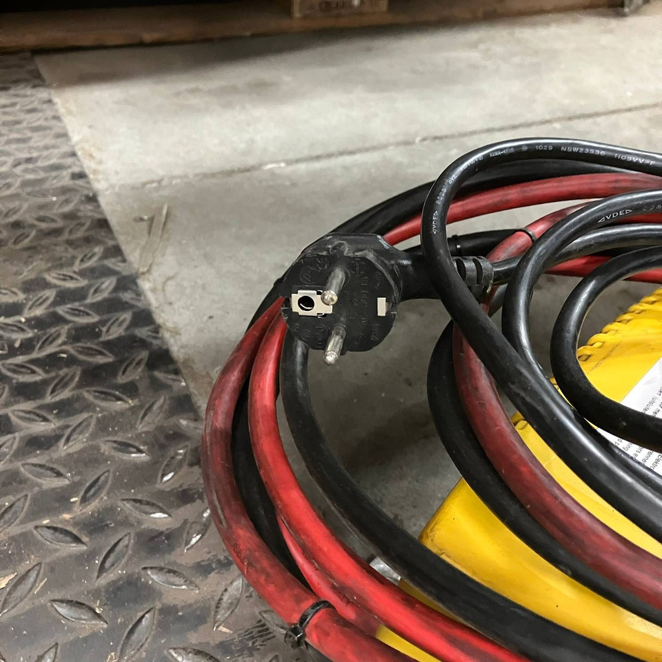 Hawker 24V/100A Lifetech - Piesă de schimb pentru Stivuitor: Foto 4 Hawker 24V/100A Lifetech - Piesă de schimb pentru Stivuitor: Foto 4