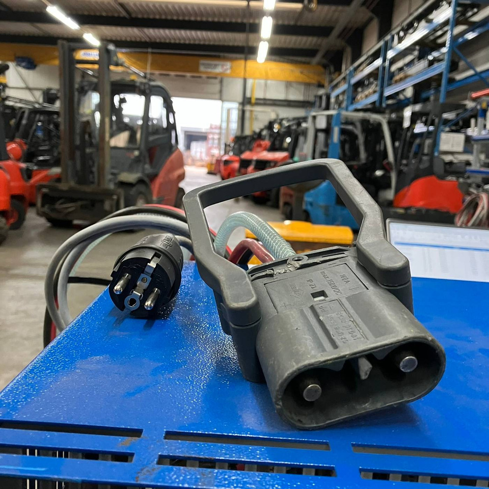 Hawker 24V/45A Motion Line - Piesă de schimb pentru Stivuitor: Foto 4 Hawker 24V/45A Motion Line - Piesă de schimb pentru Stivuitor: Foto 4