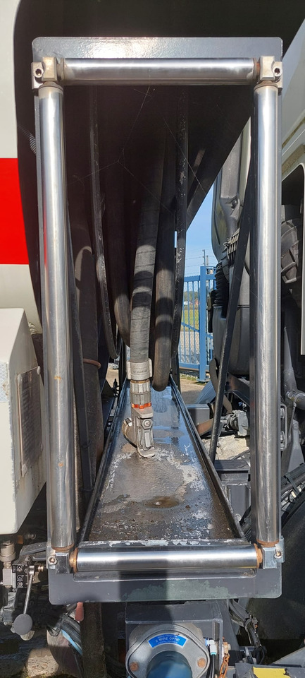 DAF CF 360 - Camion cisternă: Foto 2 DAF CF 360 - Camion cisternă: Foto 2