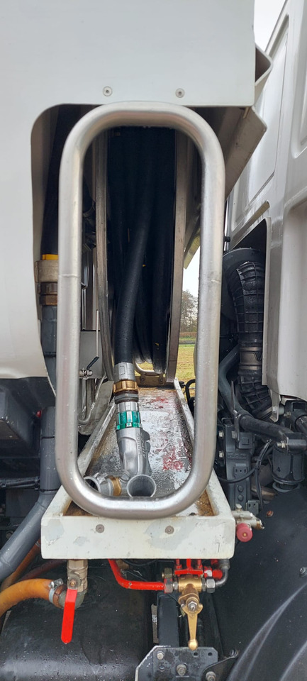 DAF CF400 - Camion cisternă: Foto 2 DAF CF400 - Camion cisternă: Foto 2