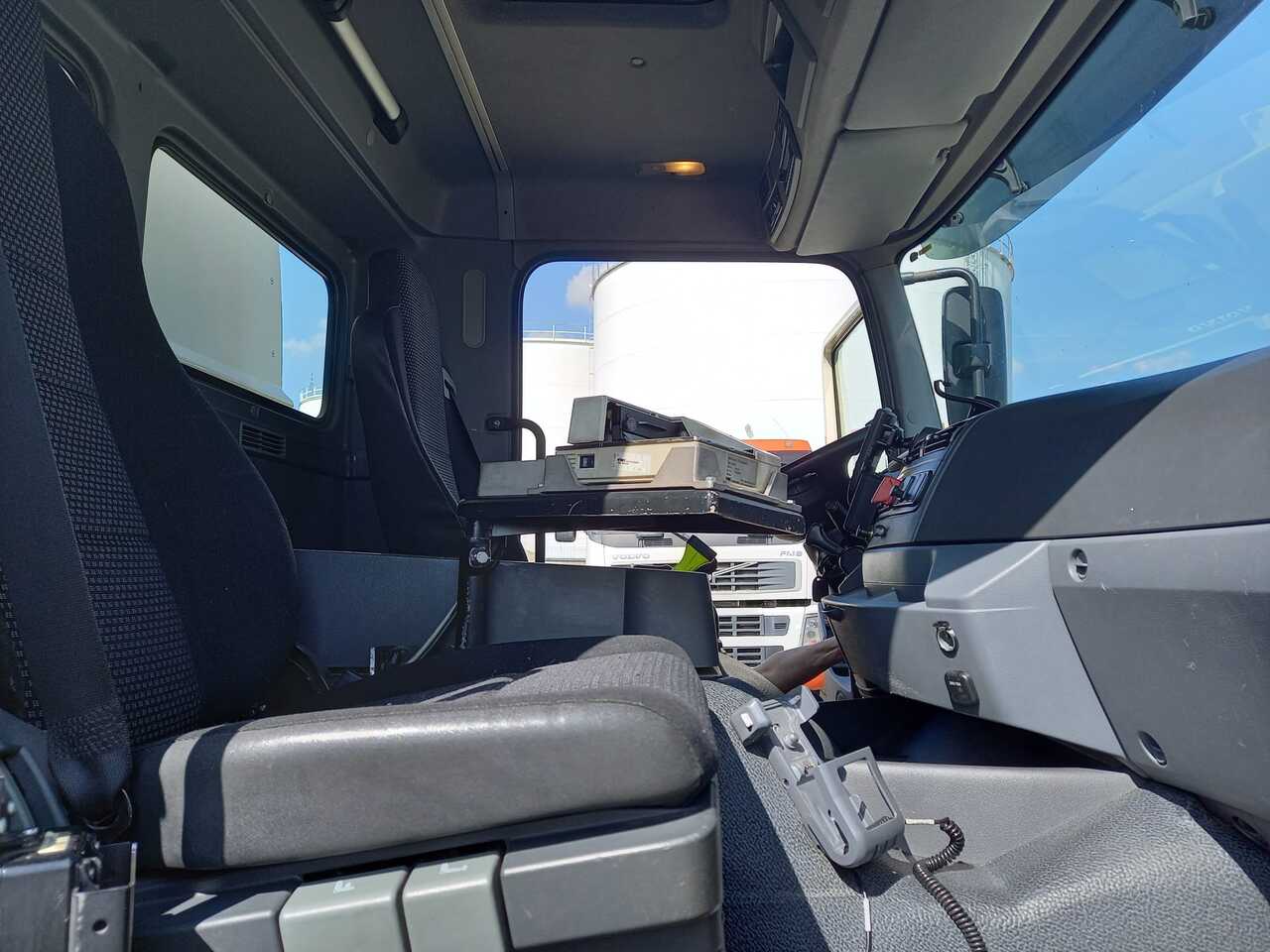 MERCEDES AXOR - Camion cisternă: Foto 3 MERCEDES AXOR - Camion cisternă: Foto 3