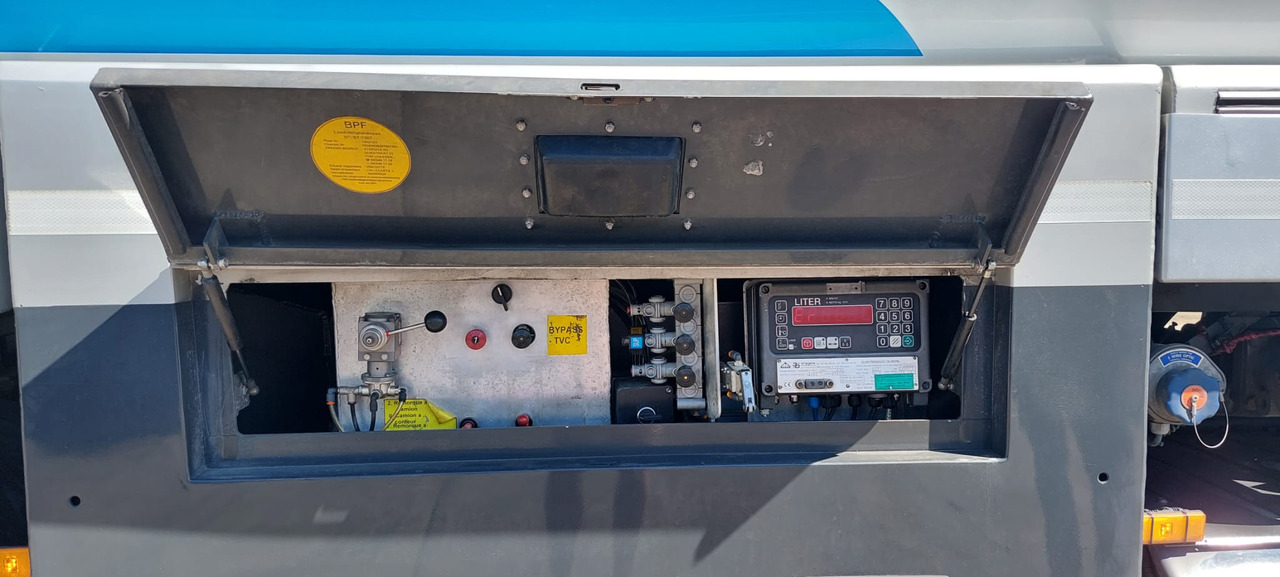 MERCEDES Antos - Camion cisternă: Foto 2 MERCEDES Antos - Camion cisternă: Foto 2