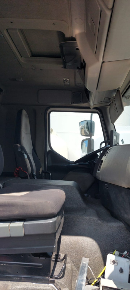 RENAULT - Camion cisternă: Foto 2 RENAULT - Camion cisternă: Foto 2