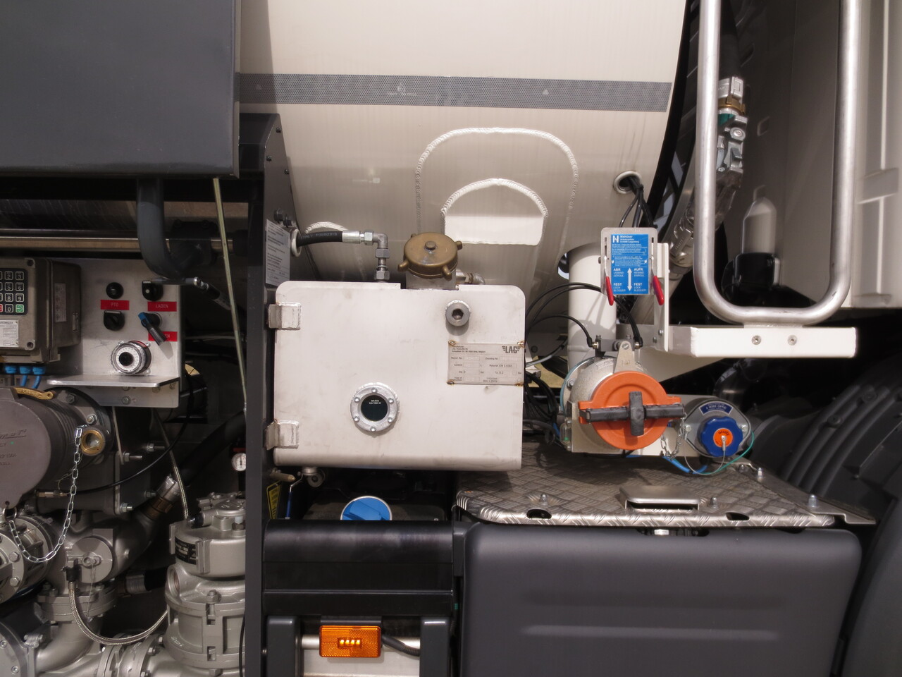 SCANIA G370 - Camion cisternă: Foto 2 SCANIA G370 - Camion cisternă: Foto 2