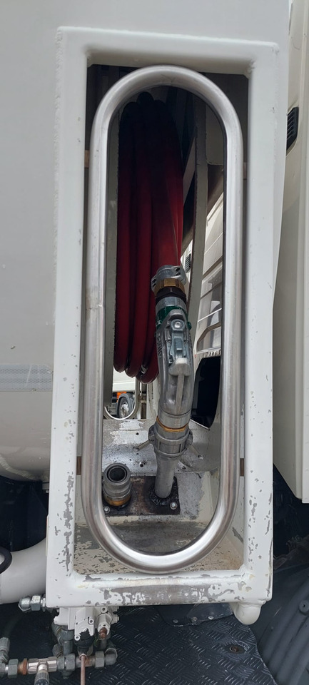 SCANIA G380 - Camion cisternă: Foto 2 SCANIA G380 - Camion cisternă: Foto 2