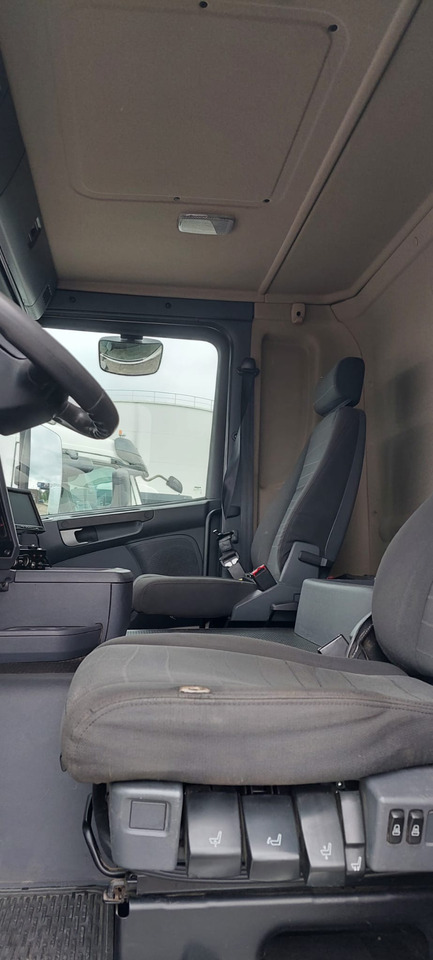 SCANIA G380 - Camion cisternă: Foto 4 SCANIA G380 - Camion cisternă: Foto 4