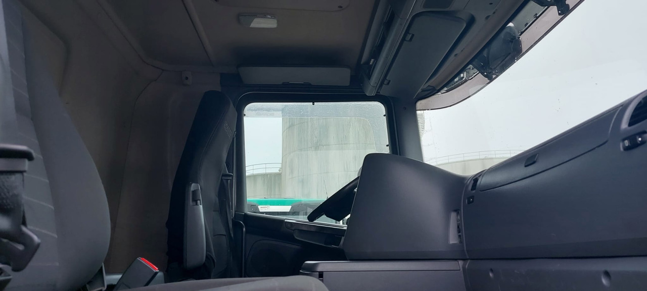 SCANIA G400 - Camion cisternă: Foto 4 SCANIA G400 - Camion cisternă: Foto 4