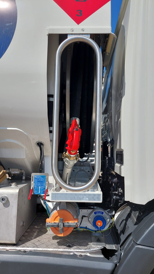 SCANIA P370 - Camion cisternă: Foto 3 SCANIA P370 - Camion cisternă: Foto 3