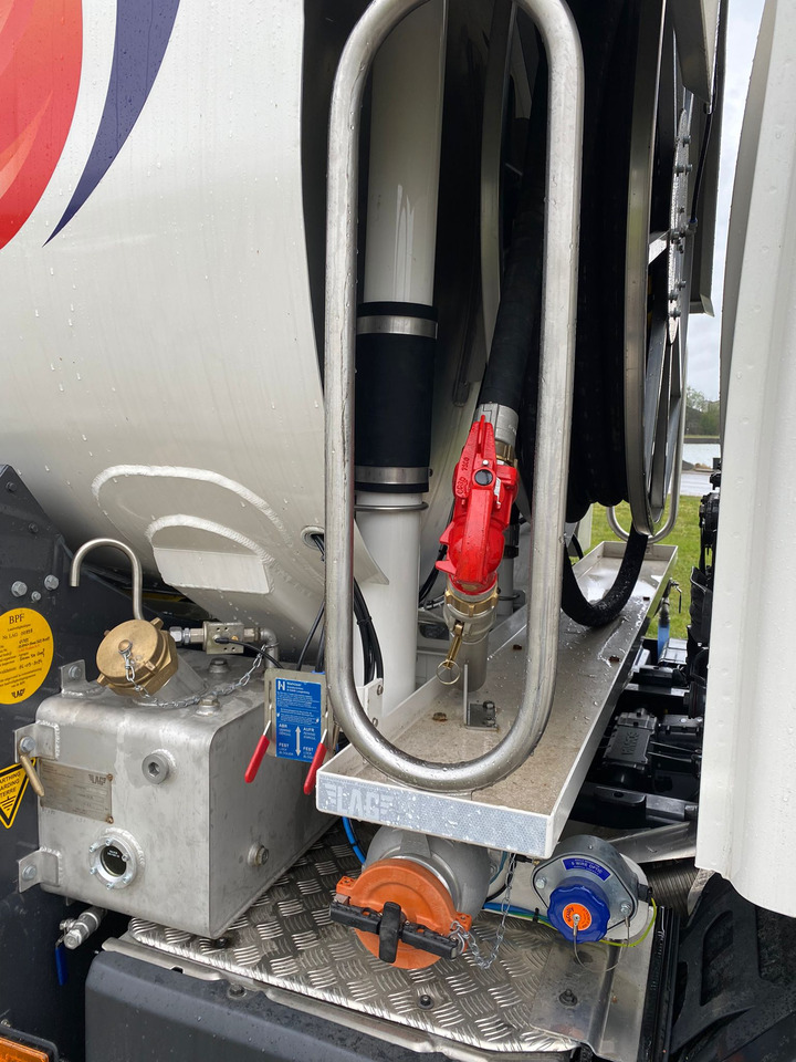 SCANIA P370 - Camion cisternă: Foto 2 SCANIA P370 - Camion cisternă: Foto 2