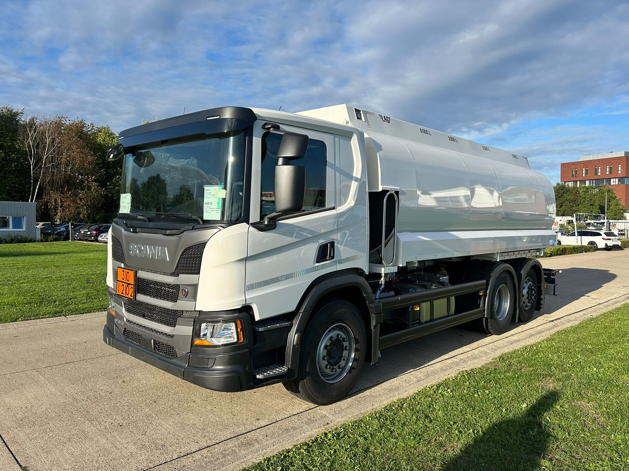 SCANIA P370 - Camion cisternă: Foto 1 SCANIA P370 - Camion cisternă: Foto 1