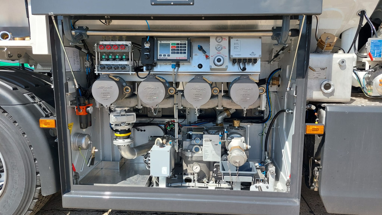 SCANIA P370 - Camion cisternă: Foto 2 SCANIA P370 - Camion cisternă: Foto 2