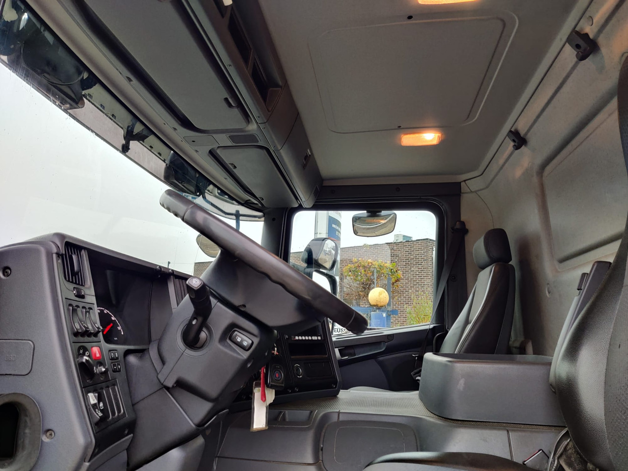 SCANIA P400 - Camion cisternă: Foto 3 SCANIA P400 - Camion cisternă: Foto 3