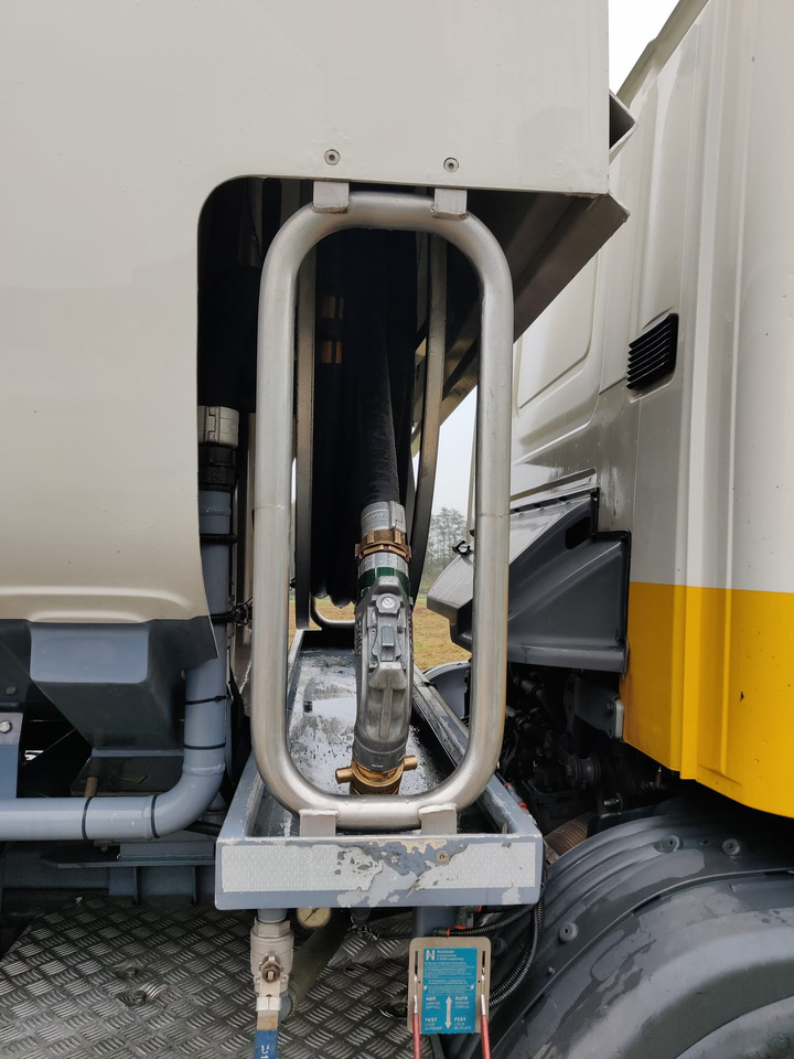 SCANIA P400 - Camion cisternă: Foto 2 SCANIA P400 - Camion cisternă: Foto 2