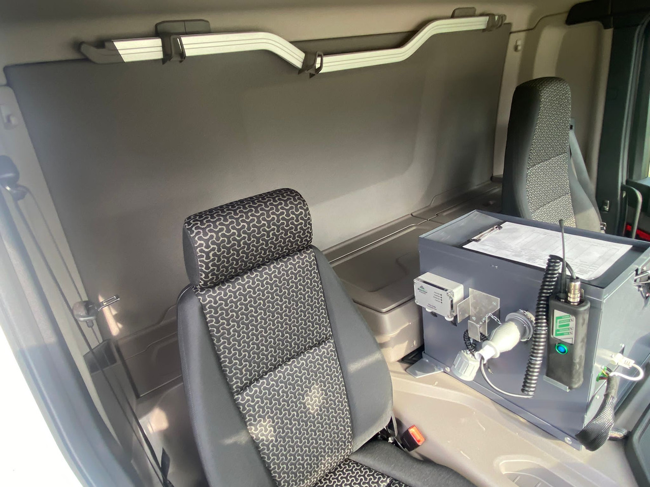 SCANIA P410 - Camion cisternă: Foto 4 SCANIA P410 - Camion cisternă: Foto 4