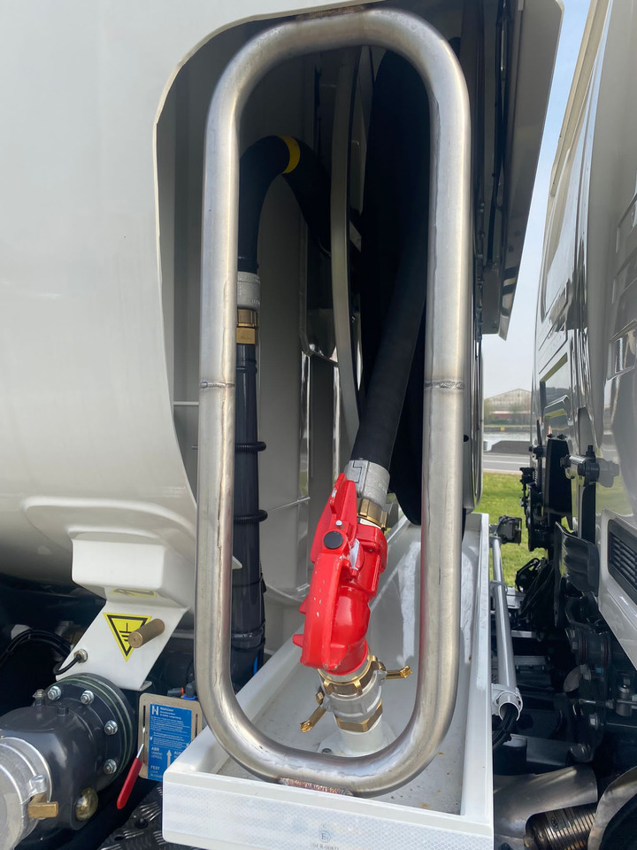 SCANIA P410 - Camion cisternă: Foto 2 SCANIA P410 - Camion cisternă: Foto 2