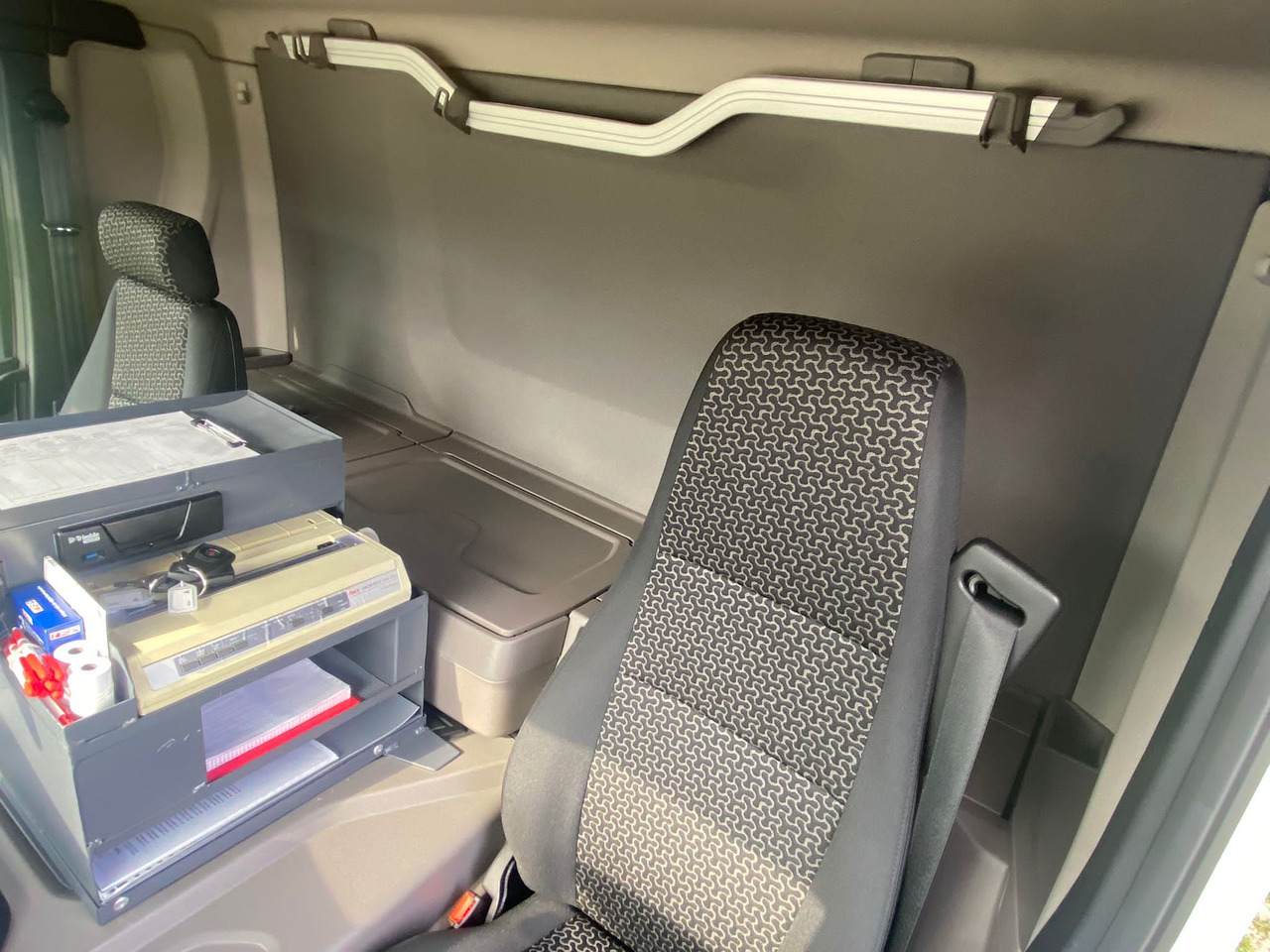 SCANIA P410 - Camion cisternă: Foto 3 SCANIA P410 - Camion cisternă: Foto 3