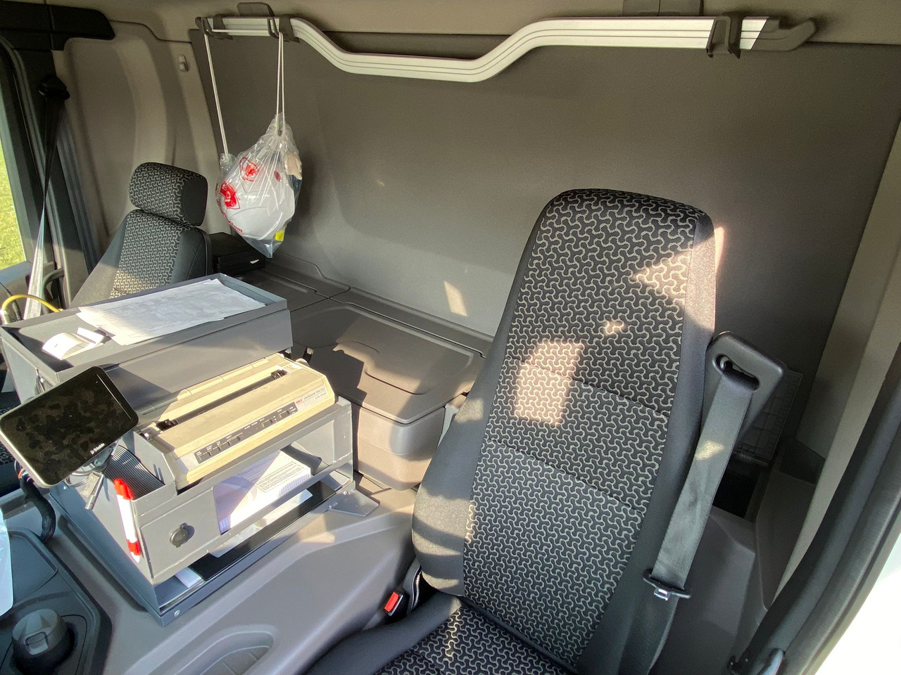 SCANIA P410 - Camion cisternă: Foto 4 SCANIA P410 - Camion cisternă: Foto 4