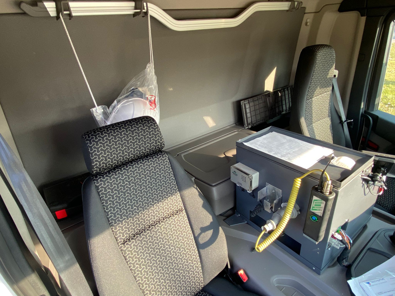 SCANIA P410 - Camion cisternă: Foto 5 SCANIA P410 - Camion cisternă: Foto 5