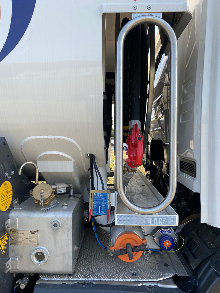 SCANIA P410 - Camion cisternă: Foto 2 SCANIA P410 - Camion cisternă: Foto 2