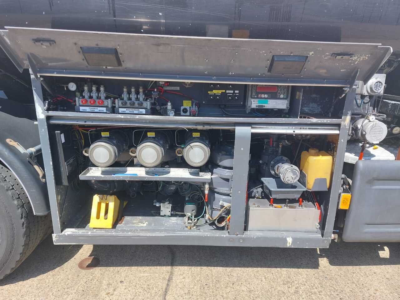 Camion cisternă SCANIA PRT: Foto 12