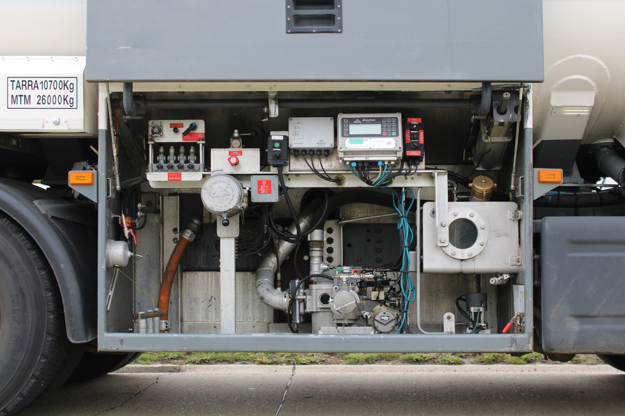 Scania P360 - Camion cisternă: Foto 2 Scania P360 - Camion cisternă: Foto 2