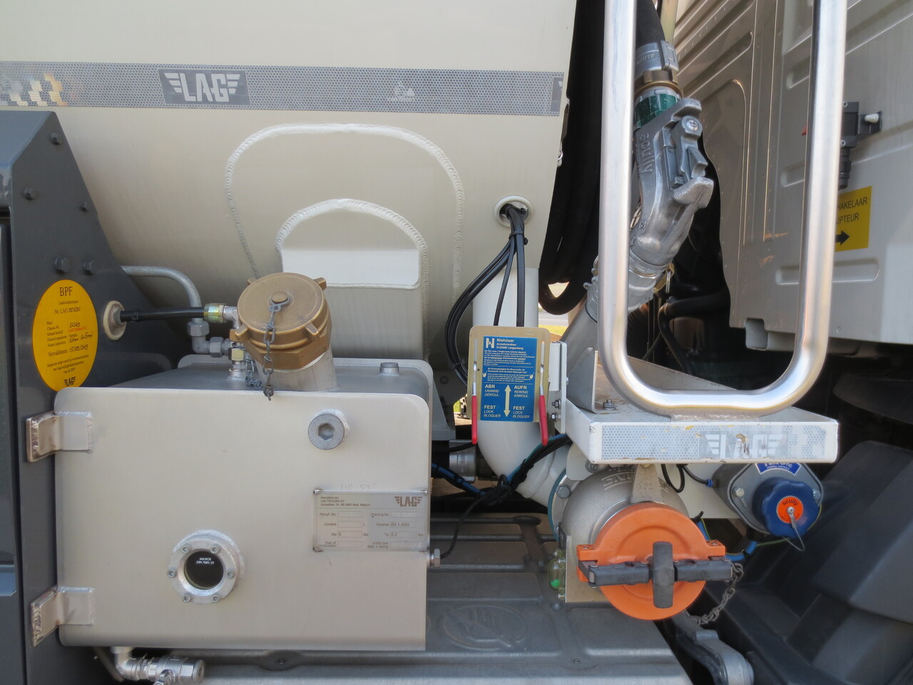 Camion cisternă VOLVO FM: Foto 9 Camion cisternă VOLVO FM: Foto 9