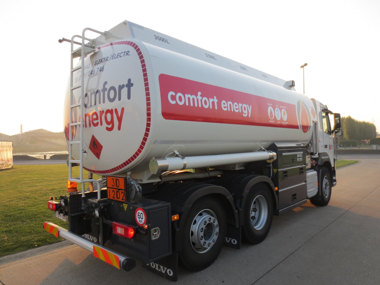 Camion cisternă VOLVO FM: Foto 16 Camion cisternă VOLVO FM: Foto 16