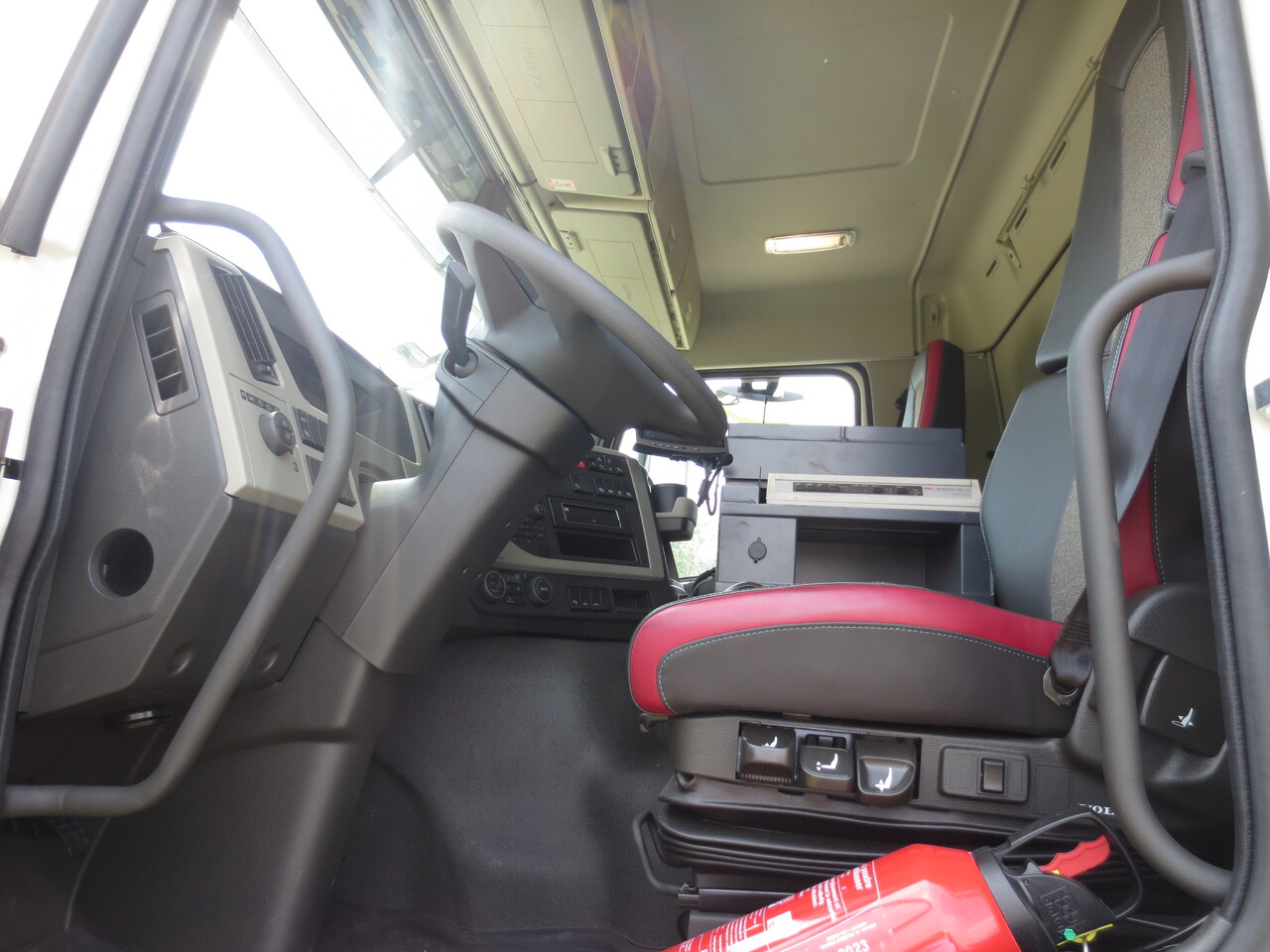 Camion cisternă VOLVO FM: Foto 11 Camion cisternă VOLVO FM: Foto 11