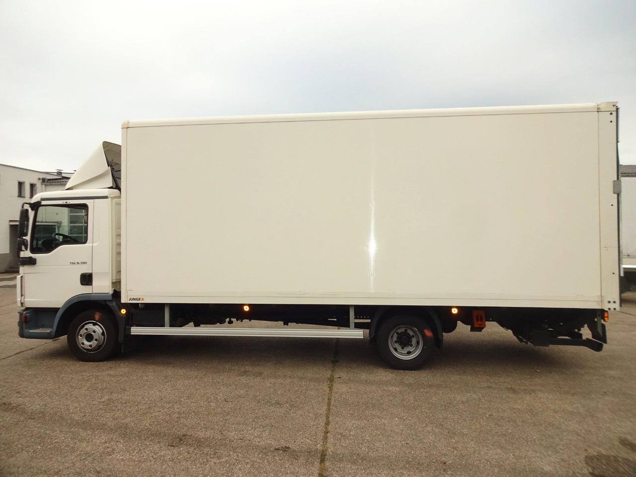 MAN TGL 8.190, LBW, Luft, Tempomat, Standheizung - Autoutilitară box: Foto 4 MAN TGL 8.190, LBW, Luft, Tempomat, Standheizung - Autoutilitară box: Foto 4