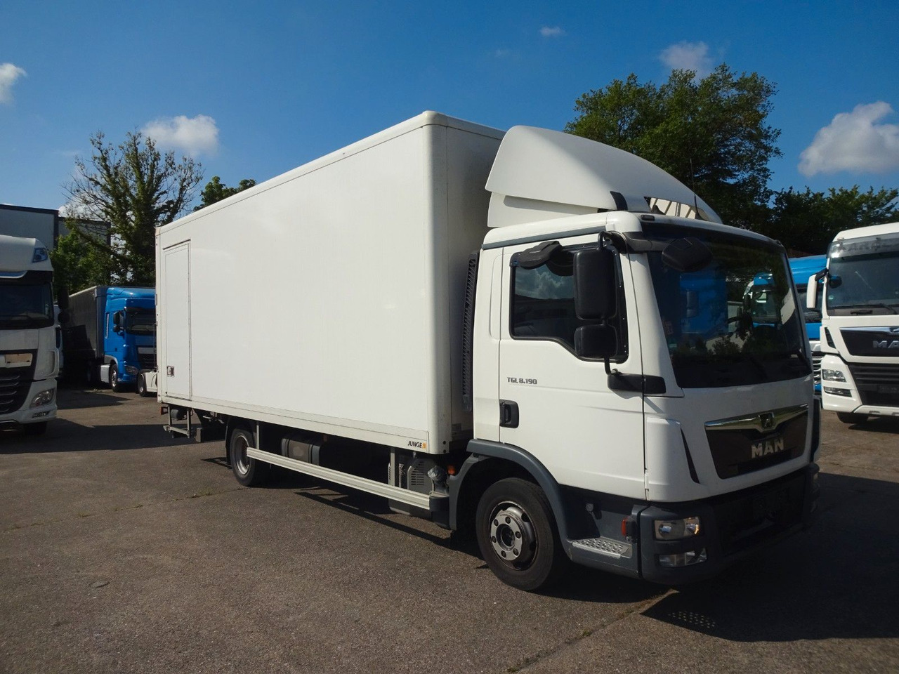 MAN TGL 8.190, LBW, Luft, Tempomat, Standheizung - Autoutilitară box: Foto 1 MAN TGL 8.190, LBW, Luft, Tempomat, Standheizung - Autoutilitară box: Foto 1