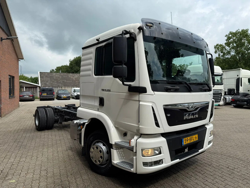 MAN TGM TGM 15.250 4X2 Chassis, Airco, 526.460 KM, Slaapcabine - Camion şasiu: Foto 4 MAN TGM TGM 15.250 4X2 Chassis, Airco, 526.460 KM, Slaapcabine - Camion şasiu: Foto 4