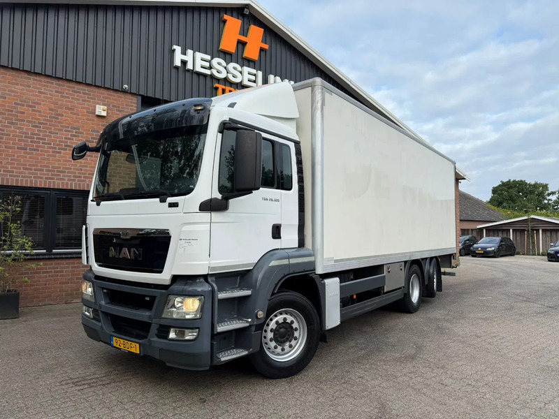 MAN TGS 26.320 EEV Koffer Stuuras AHK 3.000KG LBW 370.859 KM! NL Truck - Camion furgon: Foto 1 MAN TGS 26.320 EEV Koffer Stuuras AHK 3.000KG LBW 370.859 KM! NL Truck - Camion furgon: Foto 1