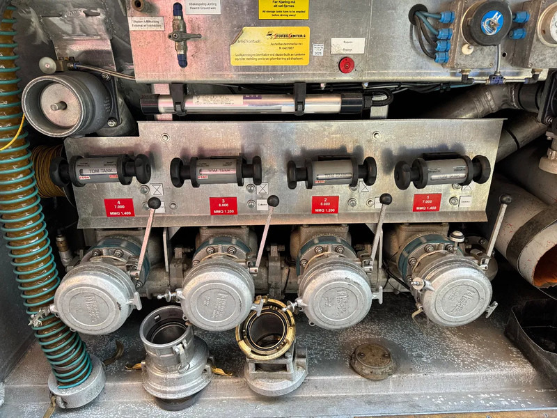 ROHR FUEL Kraftstoff Benzin/Diesel 26.000L 4 Rooms ADR Pump - Remorcă agricolă: Foto 5 ROHR FUEL Kraftstoff Benzin/Diesel 26.000L 4 Rooms ADR Pump - Remorcă agricolă: Foto 5