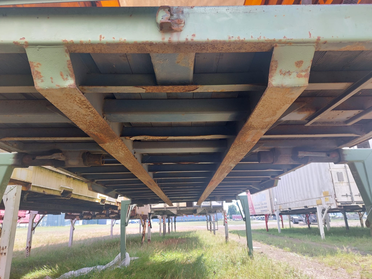 Kögel BDF-System, 7.450 mm lang, Heck: niedrige Türen - Caroserie cu prelata: Foto 4 Kögel BDF-System, 7.450 mm lang, Heck: niedrige Türen - Caroserie cu prelata: Foto 4