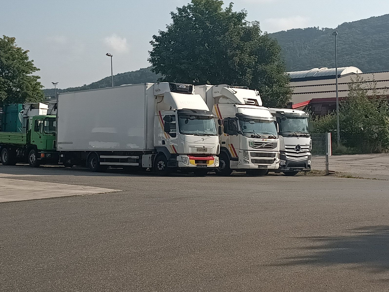 Volvo FM13-460 EEV 6x2R CarrierSupra550 7,3m LBW1.5t - Camion frigider: Foto 4 Volvo FM13-460 EEV 6x2R CarrierSupra550 7,3m LBW1.5t - Camion frigider: Foto 4