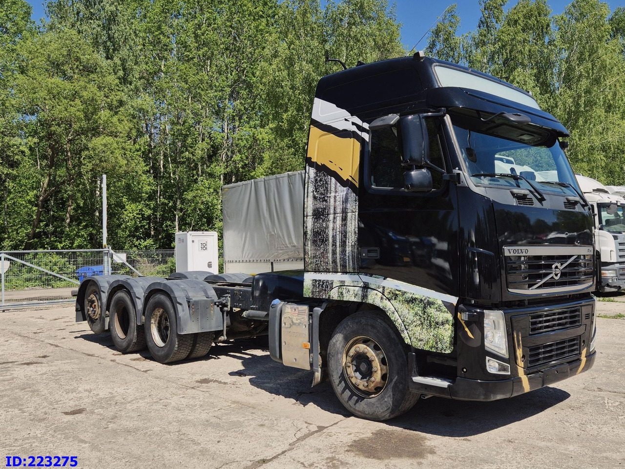 VOLVO FH13 540HP 8X4 (Steering axle) RETARDER - Camion şasiu: Foto 4 VOLVO FH13 540HP 8X4 (Steering axle) RETARDER - Camion şasiu: Foto 4