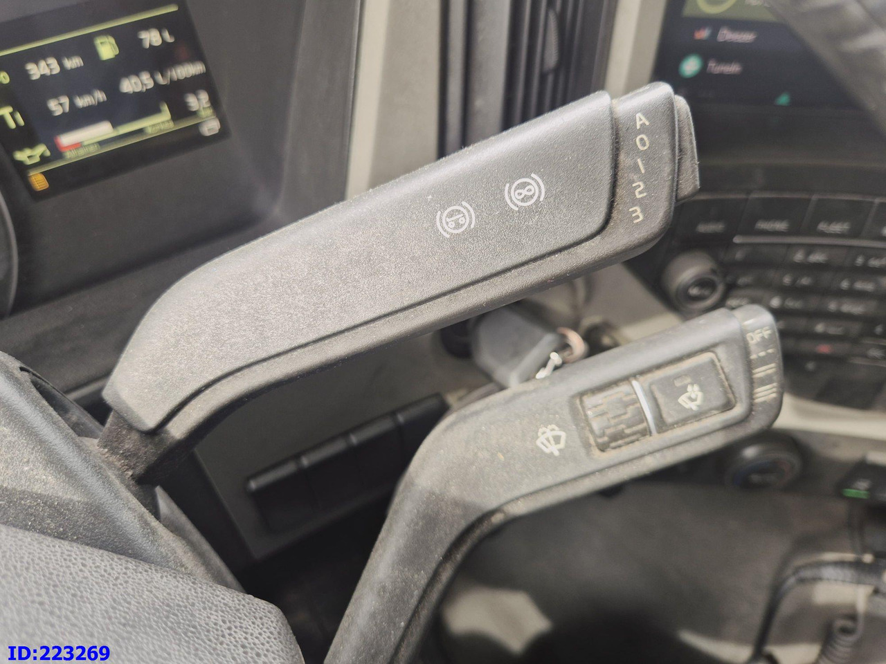 Camion şasiu VOLVO FM13 500HP 8x2 (2 steering axels): Foto 15 Camion şasiu VOLVO FM13 500HP 8x2 (2 steering axels): Foto 15