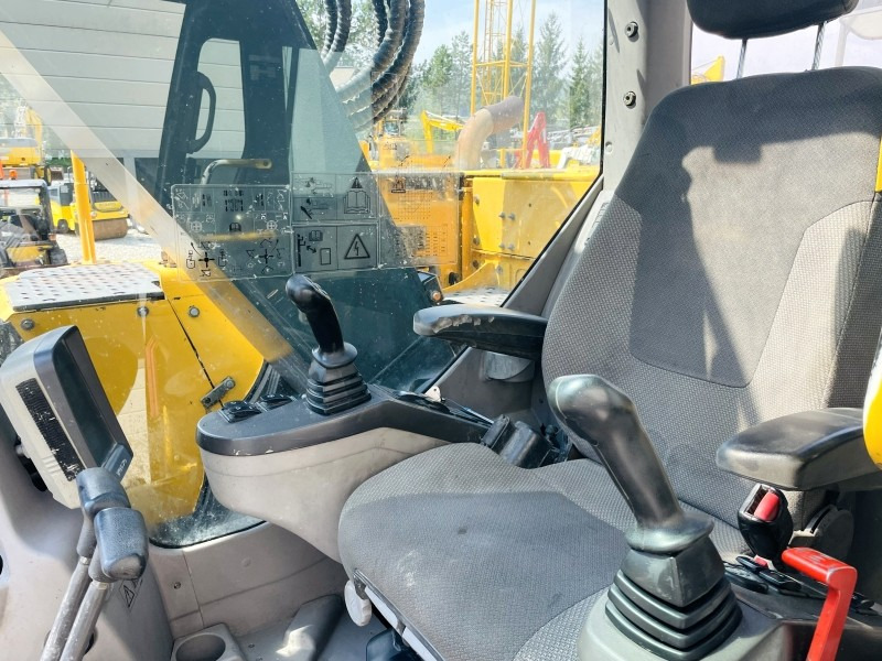 Volvo ECR235CL (3445) - Excavator pe şenile: Foto 5 Volvo ECR235CL (3445) - Excavator pe şenile: Foto 5