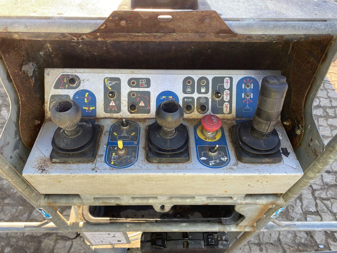 Manitou 200ATJ RC - Nacela articulata: Foto 3 Manitou 200ATJ RC - Nacela articulata: Foto 3