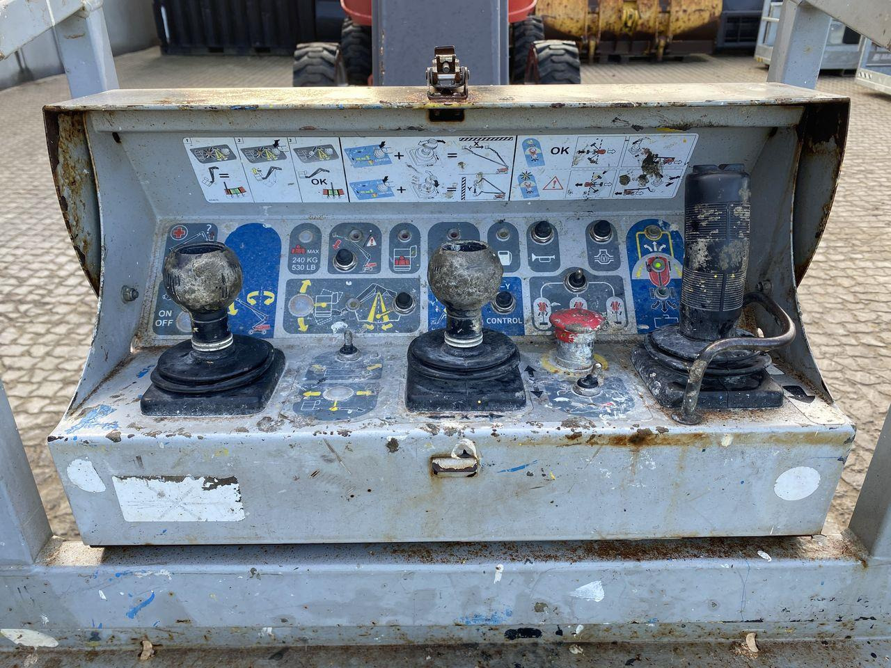 Manitou 260TJ - Nacela articulata: Foto 3 Manitou 260TJ - Nacela articulata: Foto 3