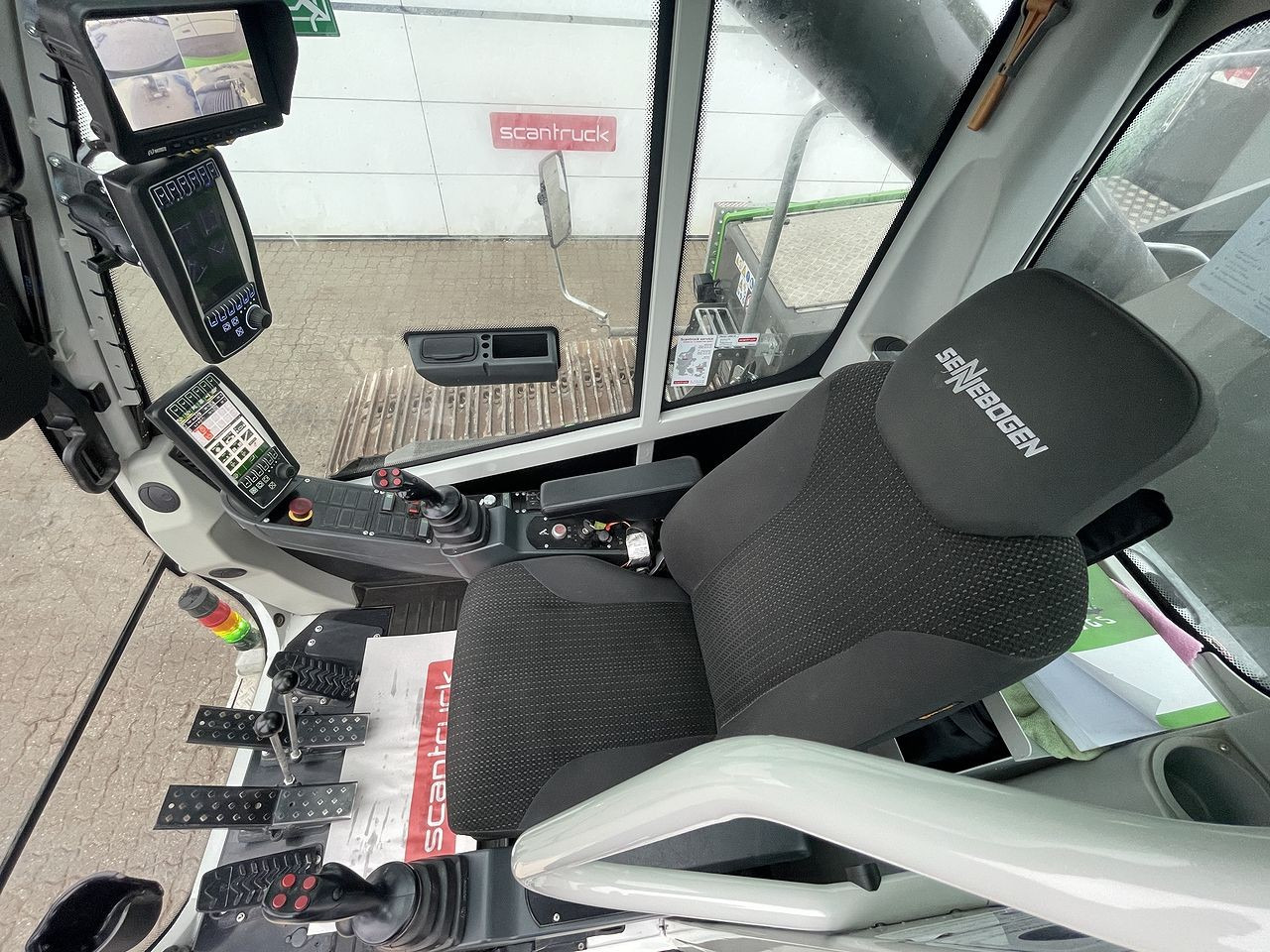 SENNEBOGEN 643E-R - Excavator pentru manipulare de materiale: Foto 3 SENNEBOGEN 643E-R - Excavator pentru manipulare de materiale: Foto 3